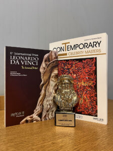 Trofeo y libros de premio Internacional Leonardo Da Vinci, edición Oro